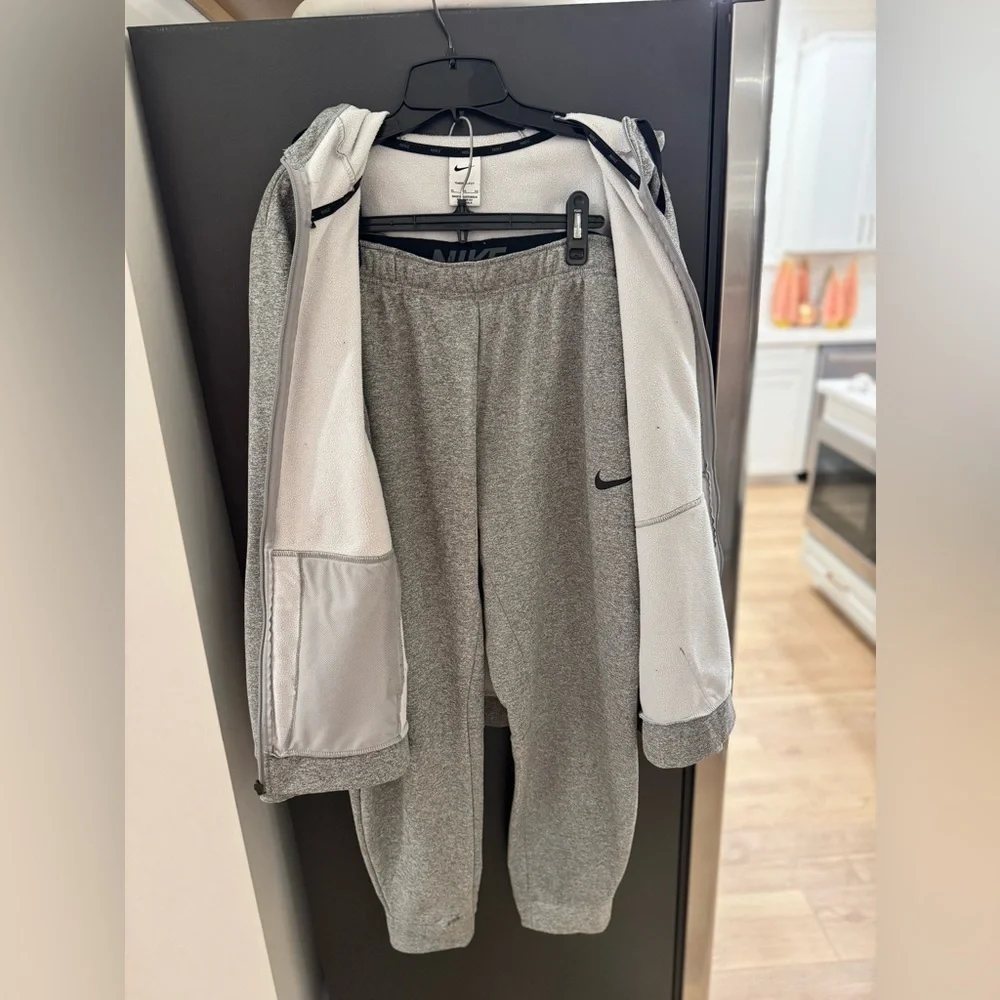 Nike Men's Gray Fleece Joggers